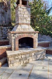 Outdoor fireplace